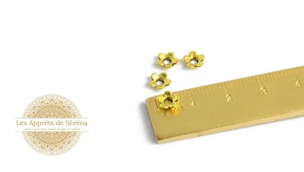 Coupelles fleurs pour perles 7mm en laiton doré